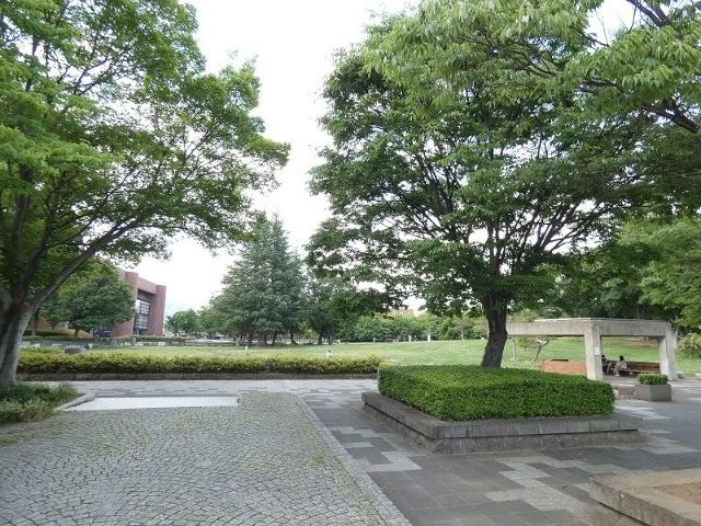 若里公園：827m