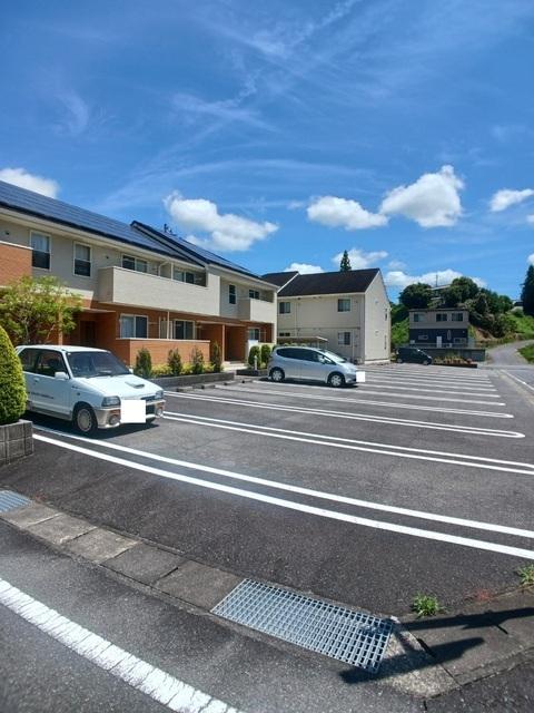 カーサ・エレガンテＡ（102） 駐車場