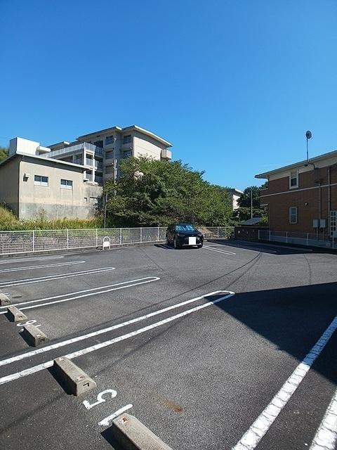 ネオ・グレイスＢ（203） 駐車場