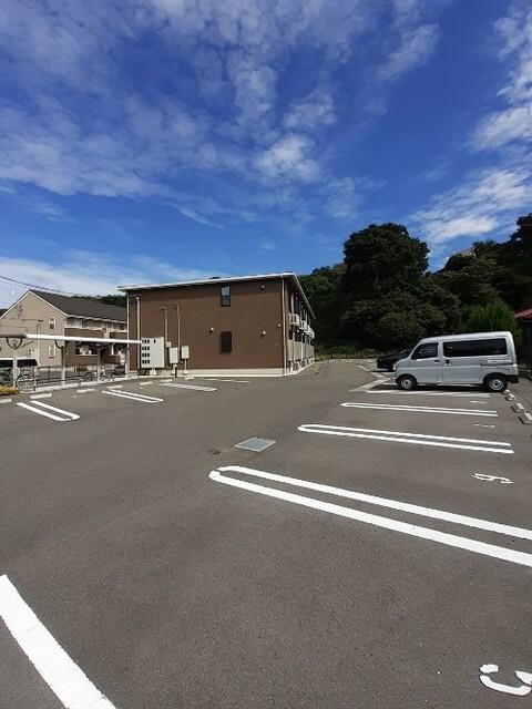 カーサ・ソレイユ（203） 駐車場
