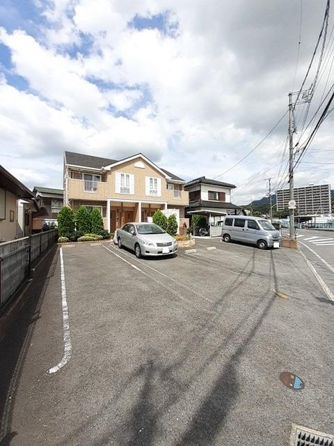クレマチス（102） 駐車場