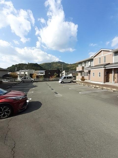 ソレアードⅡ（101） 駐車場