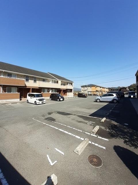 メイプルビュ−・プラッツＢ（105） 駐車場