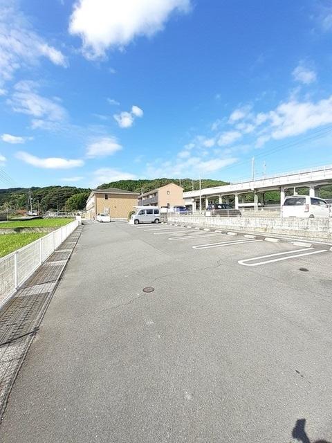 カーサ・エテルノ（202） 駐車場