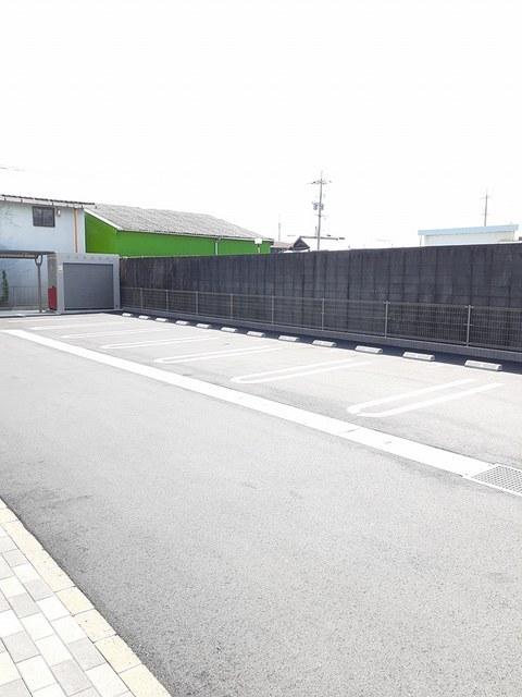 アンド　ザ　ブルー　Ⅱ（103） 駐車場