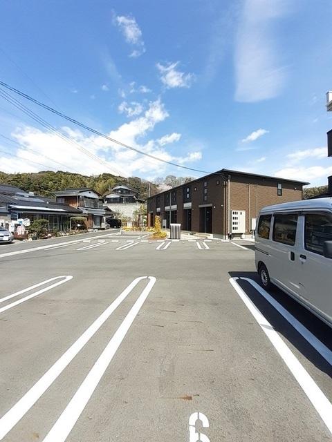 コモド　ガーデン（106） 駐車場