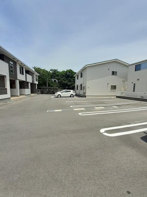 セレーノ　Ⅱ番館（201） 駐車場