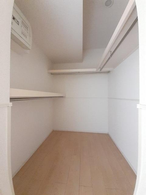 ラ　ヴィ　ベール弐番館（203） 収納
