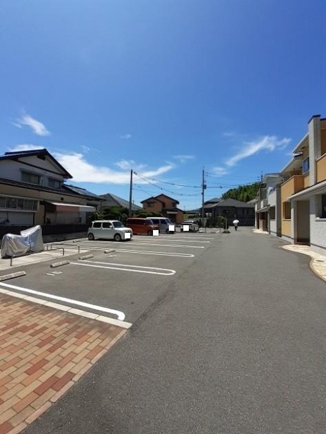 ラ　ヴィ　ベール弐番館（203） 駐車場