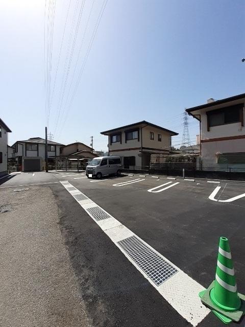 コンフォート末武中（104） 駐車場