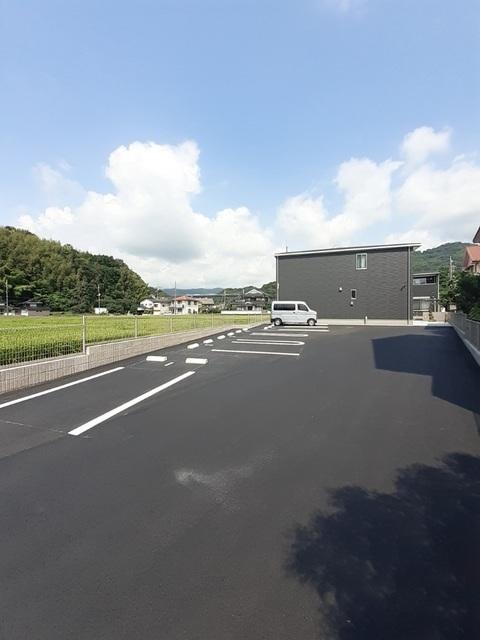 ウイング　Ｃ（101） 駐車場