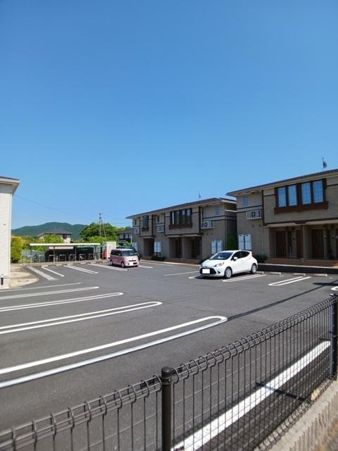 ヴィラ　ソレイユ　Ａ（101） 駐車場