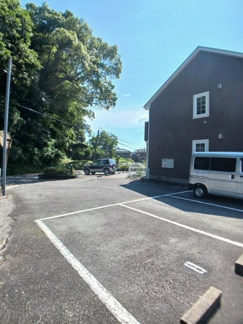 メゾンフルールＡ（202） 駐車場