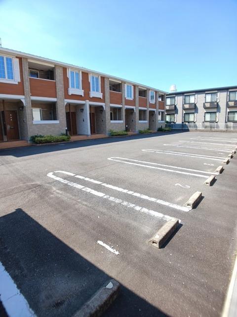 アダージォ（103） 駐車場