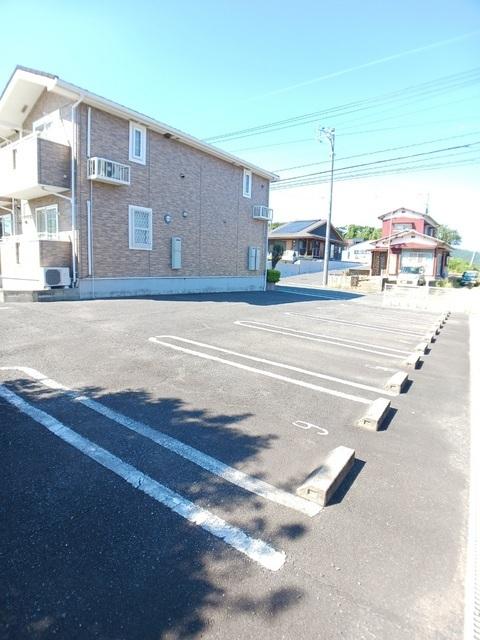 リュミエール・アソシエ（205） 駐車場