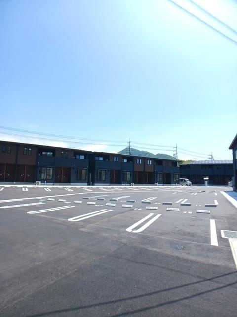 セリーンガーデン　Ⅱ（102） 駐車場