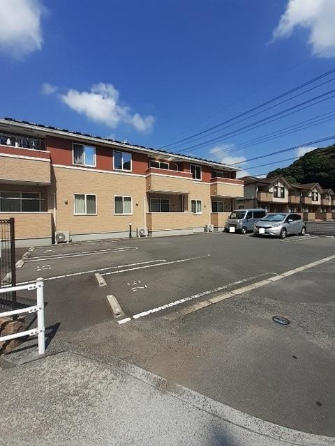 ティーズ・ウィンヒルⅤ（103） 駐車場