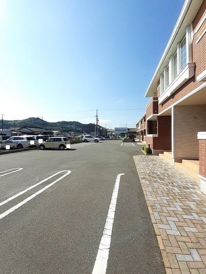 セレーナ・フェリーチェ　Ⅱ（103） 駐車場