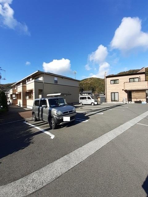 メゾンフルールＥ（103） 駐車場