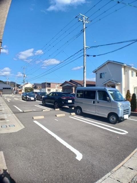 グレイスフル・ユウナⅢ（204） 駐車場