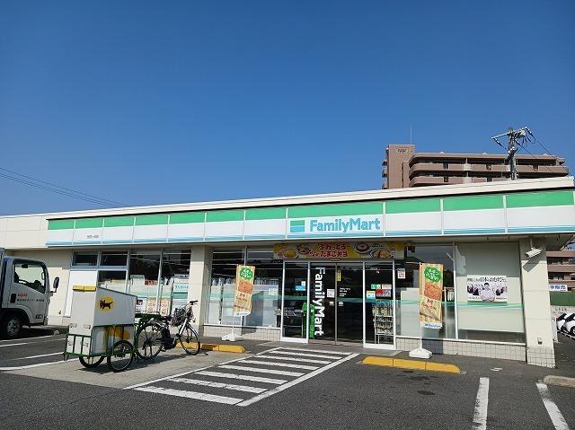 ファミリーマート光虹ヶ浜店：300m