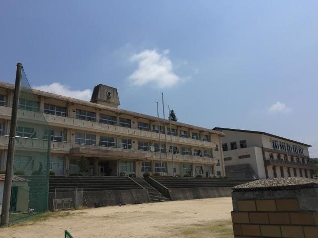 周南市立桜田中学校：2413m