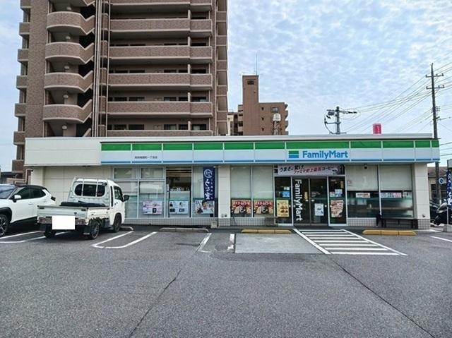 ファミリーマート梅園町１丁目店：450m