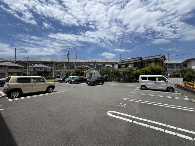 D-room ちはや（102） 駐車場