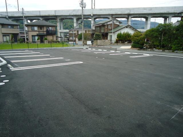 D-room ちはや（102） 駐車場