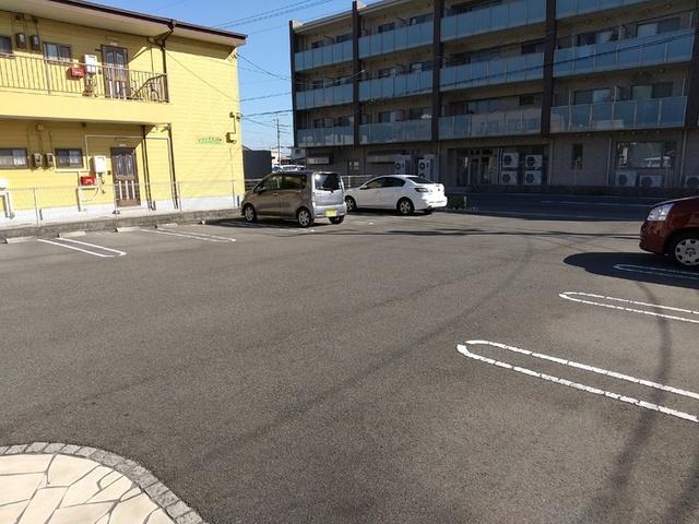 グランドゥール光（301） 駐車場