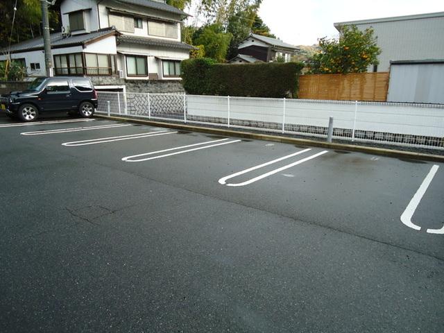 ウィット桜町（101） 駐車場