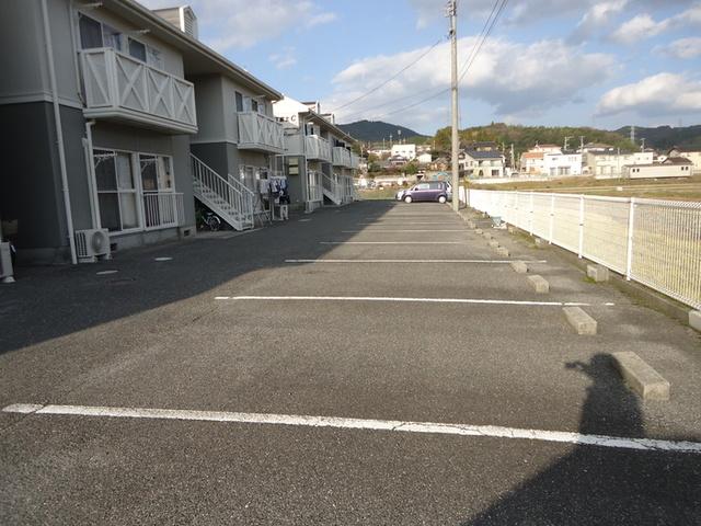 サンライズ富士　A棟（201） 駐車場