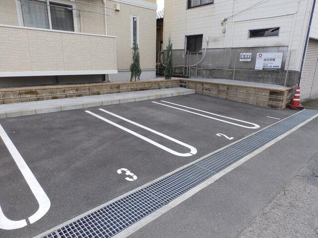 OK-Room東山（202） 駐車場