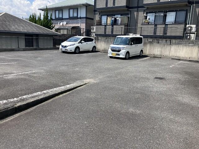 セジュール紗季（201） 駐車場