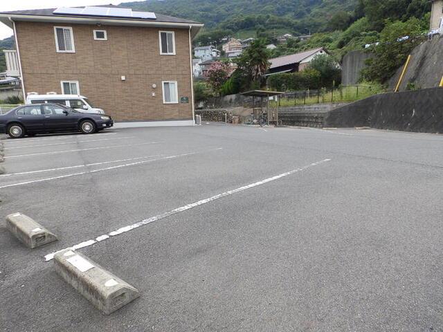 ヒルズフロント大島（103） 駐車場