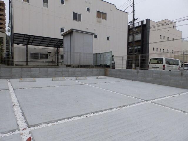 シャイン本町（202） 駐車場