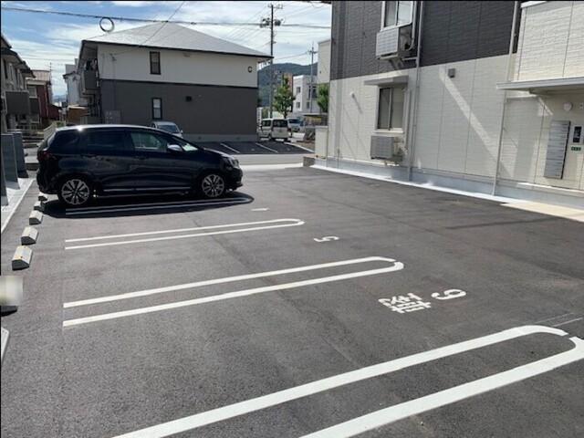 Dearise中央町（303） 駐車場