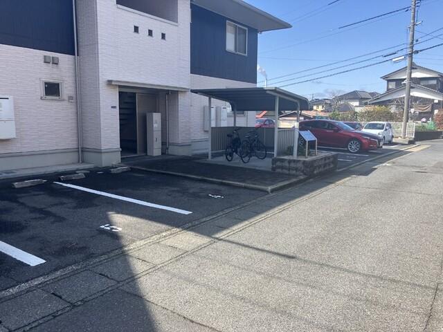 ラ　リビエール　ヴィラージュⅡ（102） 駐車場