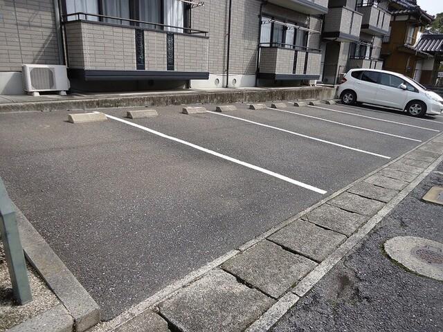 ラ･モール（103） 駐車場