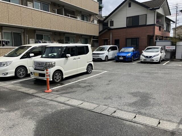 ベルモンゾ D-room（302） 駐車場
