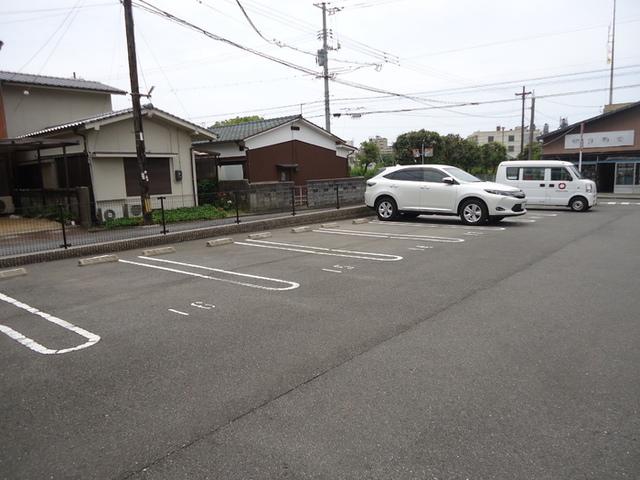 パインフィールド（205） 駐車場