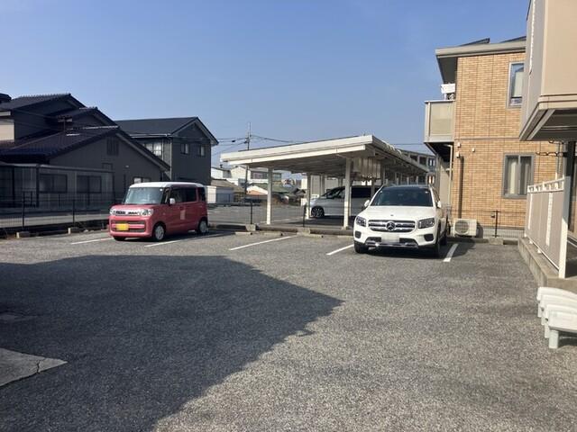 グランドハイツ三野（102） 駐車場