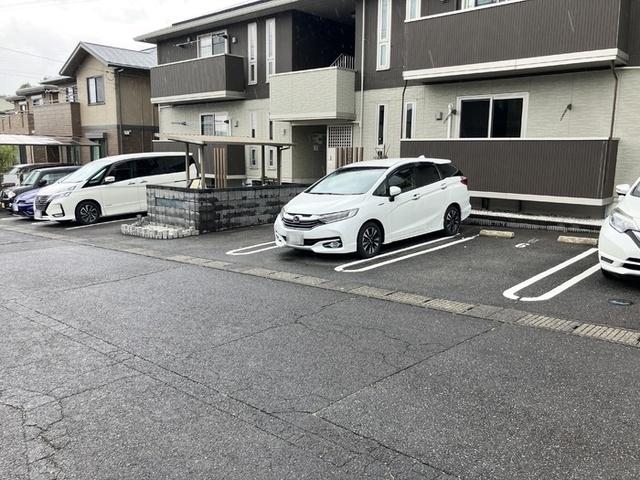 レディーバード（102） 駐車場