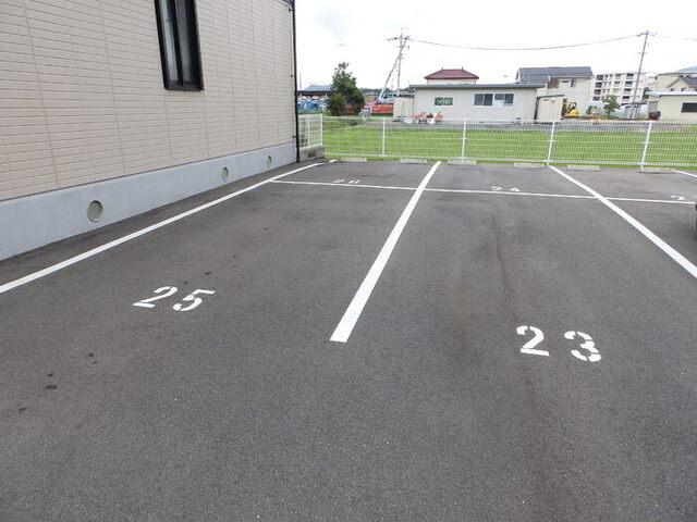 サンファミールあい　D棟（202） 駐車場