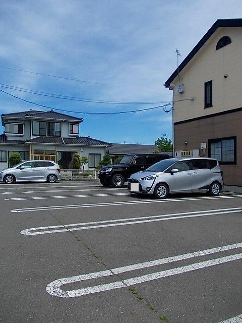 フロール（202） 駐車場