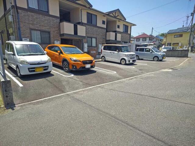 リッツハウス上野（103） 駐車場