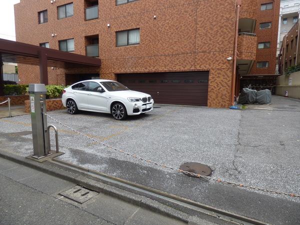 白金グランドハイツ 駐車場