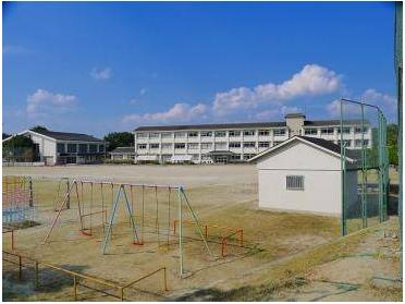 奈良市立佐保台小学校：816m