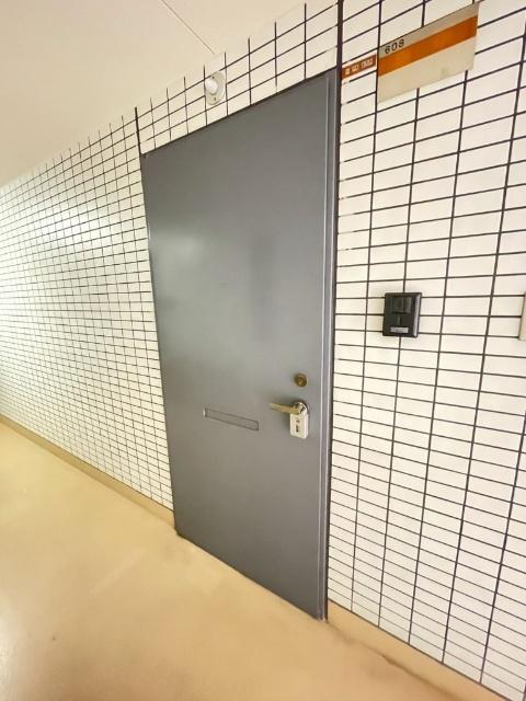 東急ドエルアルス鶯谷（608） 玄関