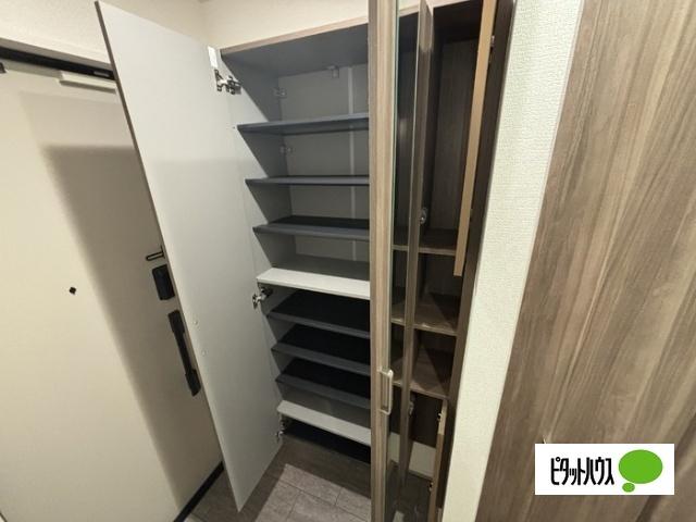 横浜市港南区大久保アパート 玄関
